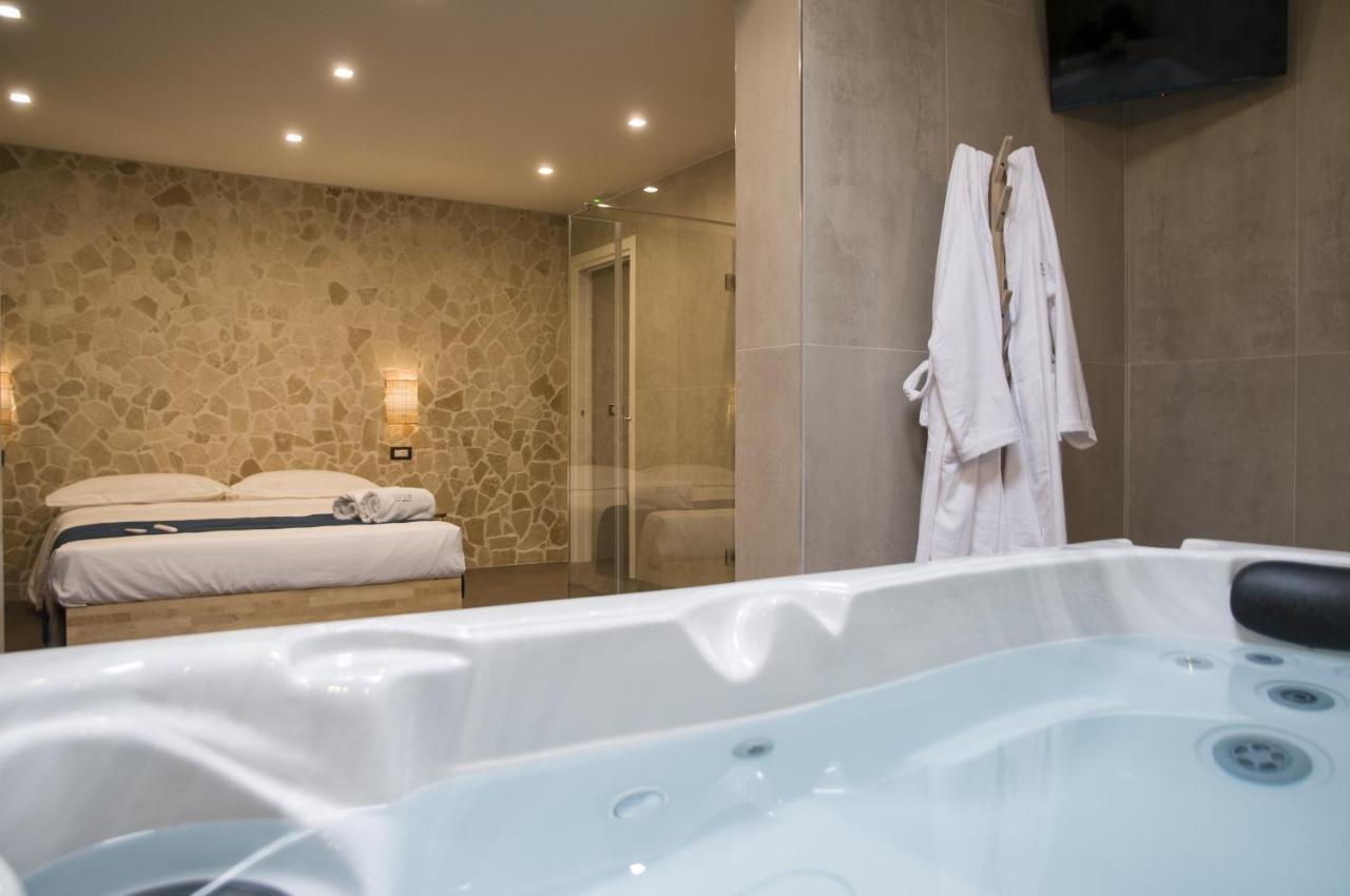 Suite 18 Luxury Apartments Барі Екстер'єр фото