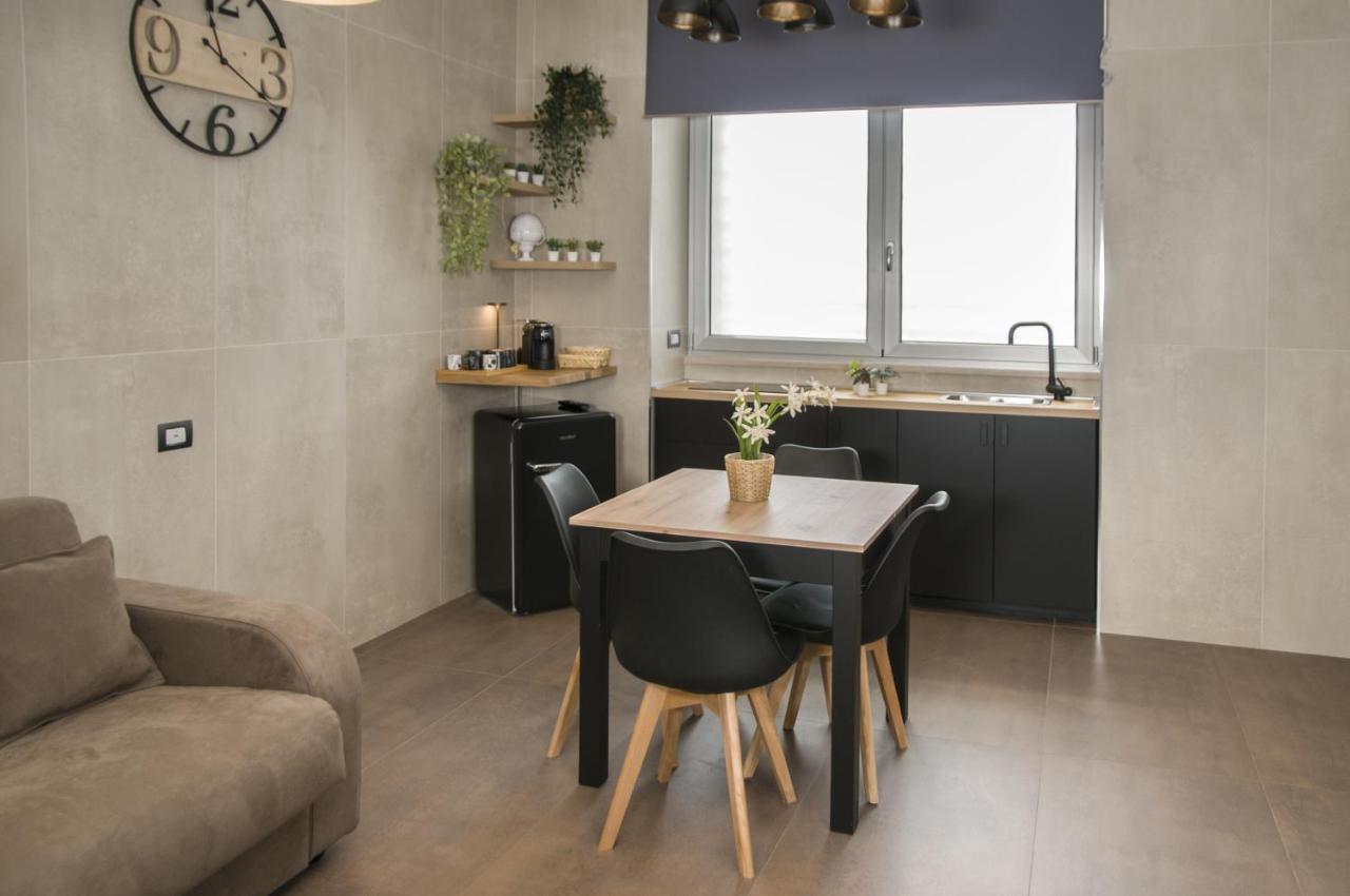 Suite 18 Luxury Apartments Барі Екстер'єр фото
