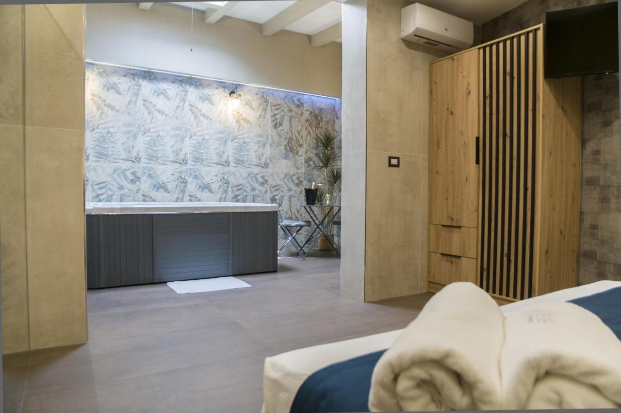 Suite 18 Luxury Apartments Барі Екстер'єр фото