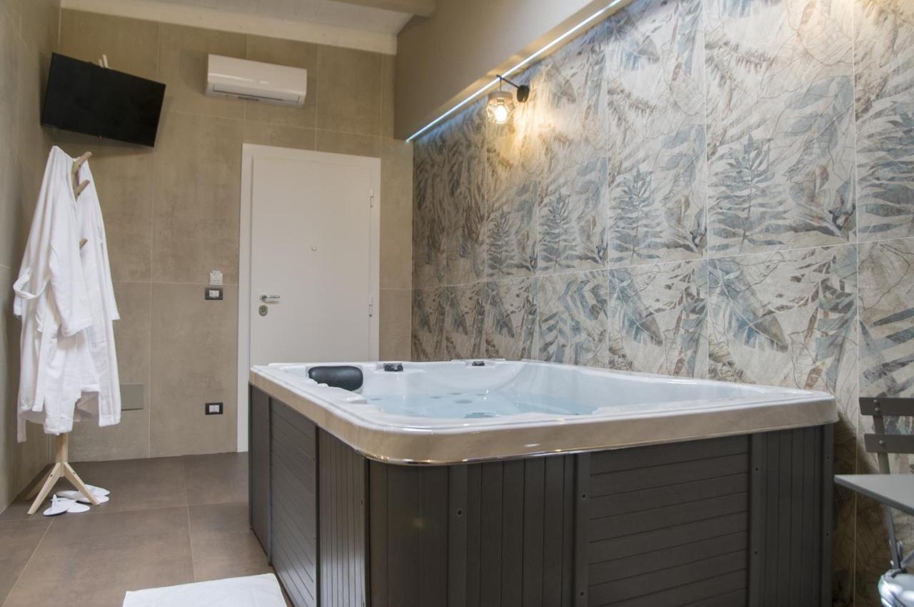 Suite 18 Luxury Apartments Барі Екстер'єр фото