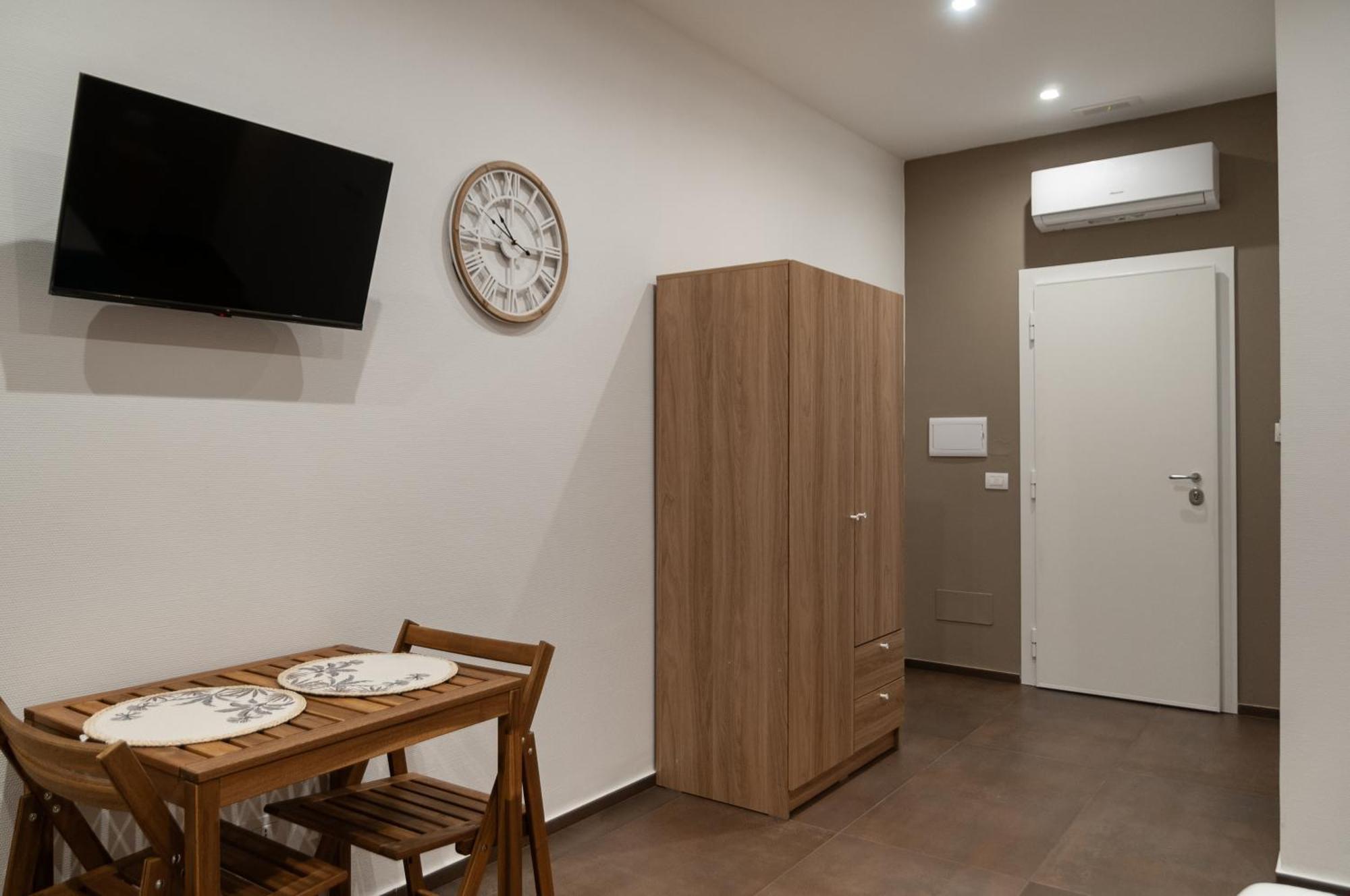 Suite 18 Luxury Apartments Барі Екстер'єр фото
